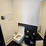 Modern Floor Loft, Private Terrace, Near Center & Free Parking ברטיסלאבה