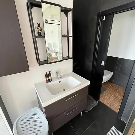 Modern Floor Loft, Private Terrace, Near Center & Free Parking