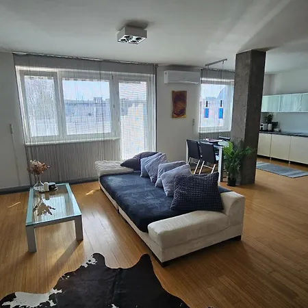 Modern Floor Loft, Private Terrace, Near Center & Free Parking