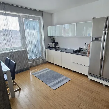 Modern Floor Loft, Private Terrace, Near Center & Free Parking 公寓 *