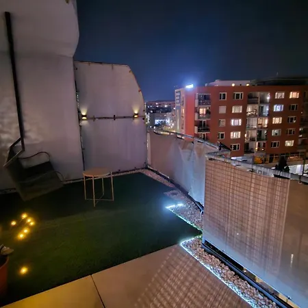 Modern Floor Loft, Private Terrace, Near Center & Free Parking Братислава