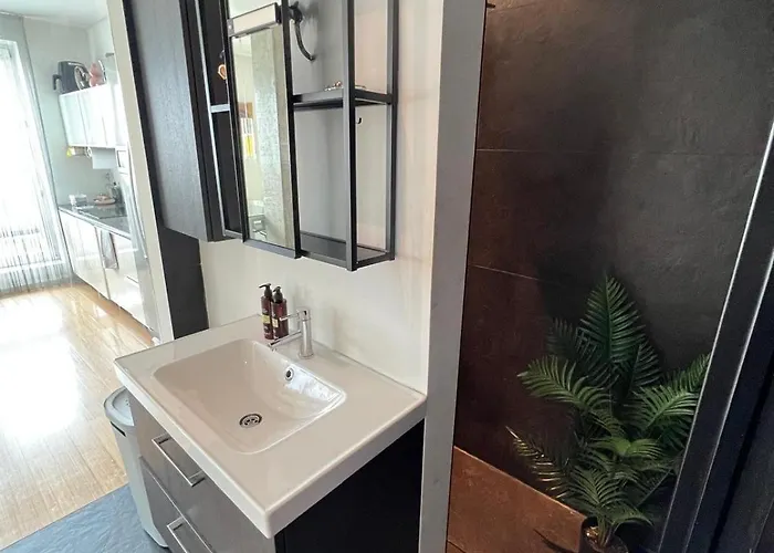 Modern Floor Loft, Private Terrace, Near Center & Free Parking *