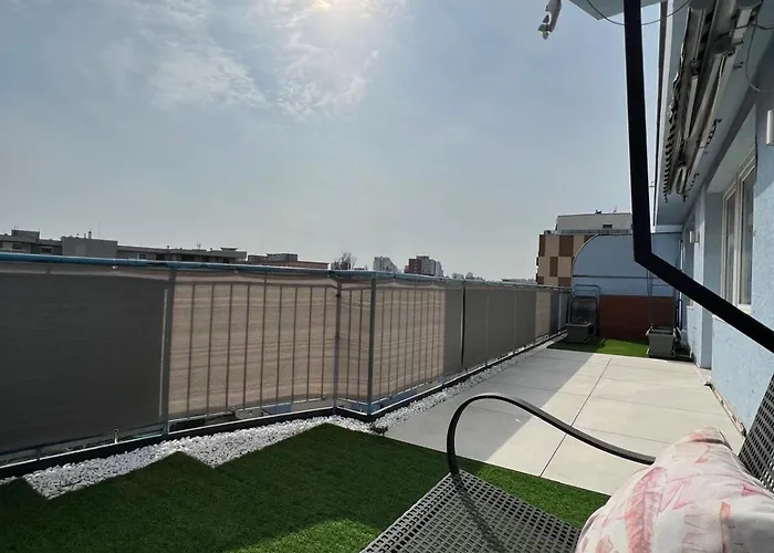 Modern Floor Loft, Private Terrace, Near Center & Free Parking Διαμέρισμα *