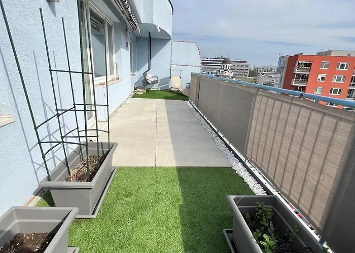 Modern Floor Loft, Private Terrace, Near Center & Free Parking ברטיסלאבה