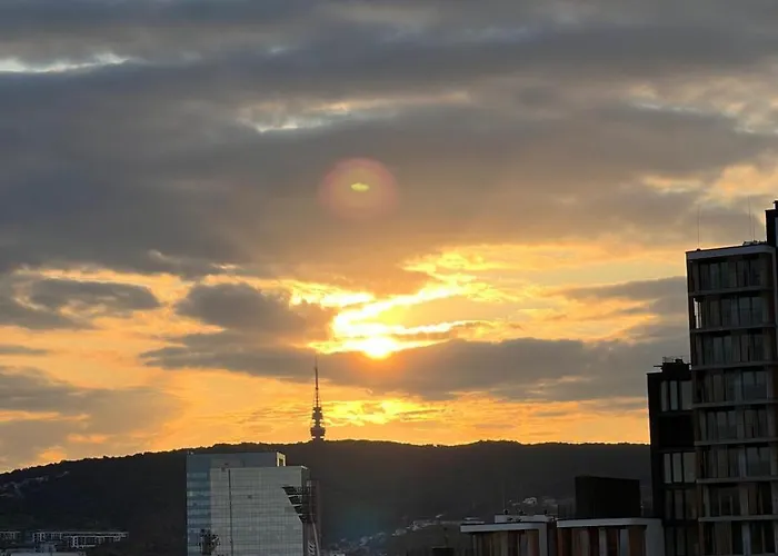 Modern Floor Loft, Private Terrace, Near Center & Free Parking Апартаменти