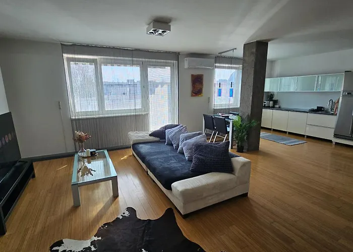 Modern Floor Loft, Private Terrace, Near Center & Free Parking