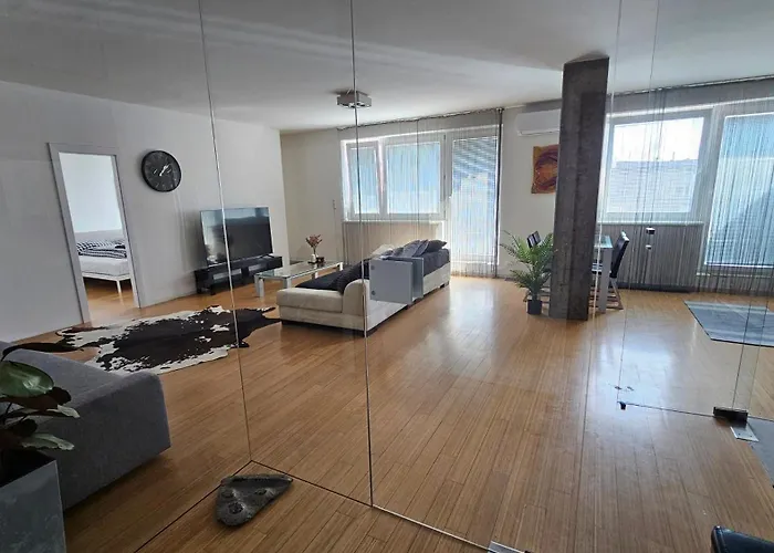 Modern Floor Loft, Private Terrace, Near Center & Free Parking * Μπρατισλάβα
