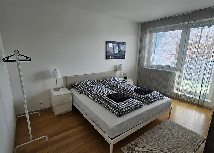 公寓 Modern Floor Loft, Private Terrace, Near Center & Free Parking