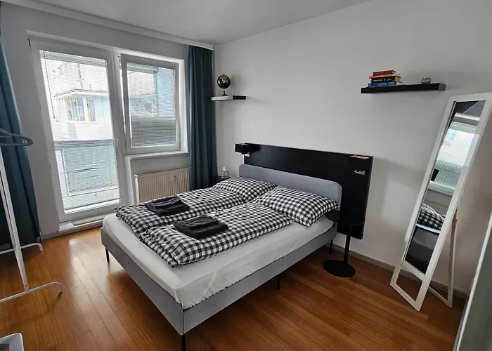 Modern Floor Loft, Private Terrace, Near Center & Free Parking 公寓 布拉迪斯拉发