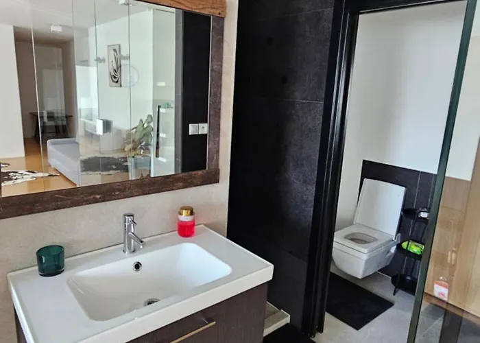 Modern Floor Loft, Private Terrace, Near Center & Free Parking