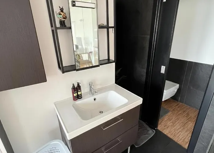 Modern Floor Loft, Private Terrace, Near Center & Free Parking